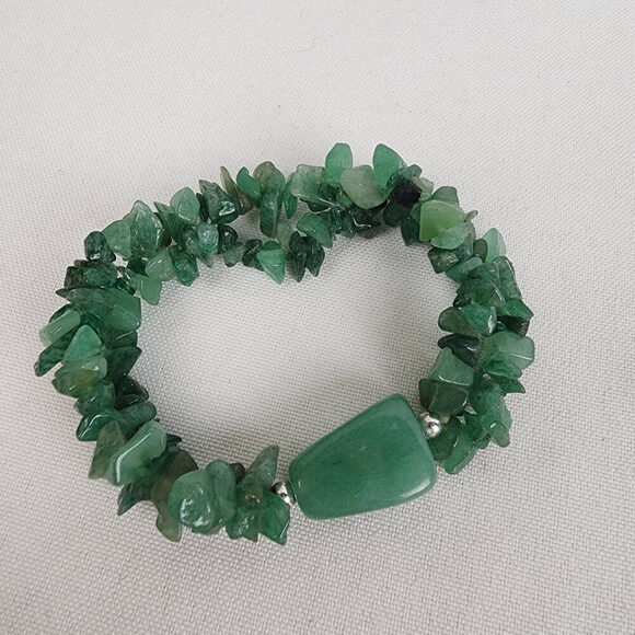 Green Natural Stone Chip Stone Beaded Stretch Bracelet - Picture 2 of 4